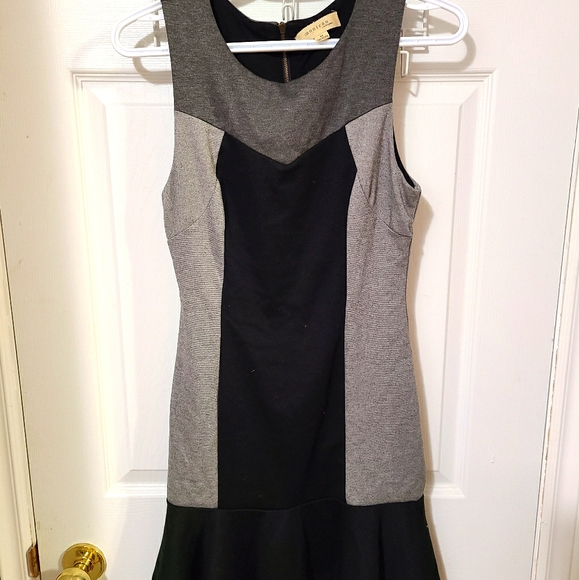 Monteau Los Angelos Dress - Picture 1 of 5